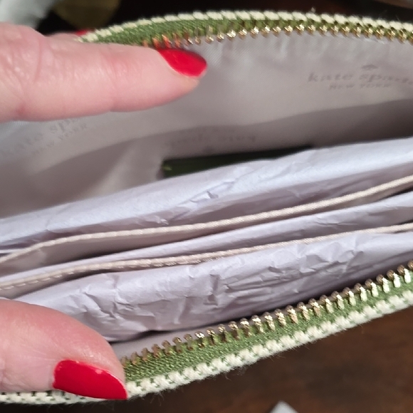 Kate Spade Elegant Green and Cream Crossbody Bag - Picture 6 of 9